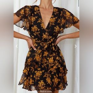 Selfie Leslie Kerry Layered Angel Dress Black Orange Floral Deep V-Neck Sz M